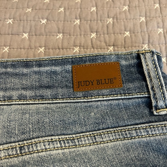 Judy Blue Classic Denim Jean Shorts - Picture 4 of 6
